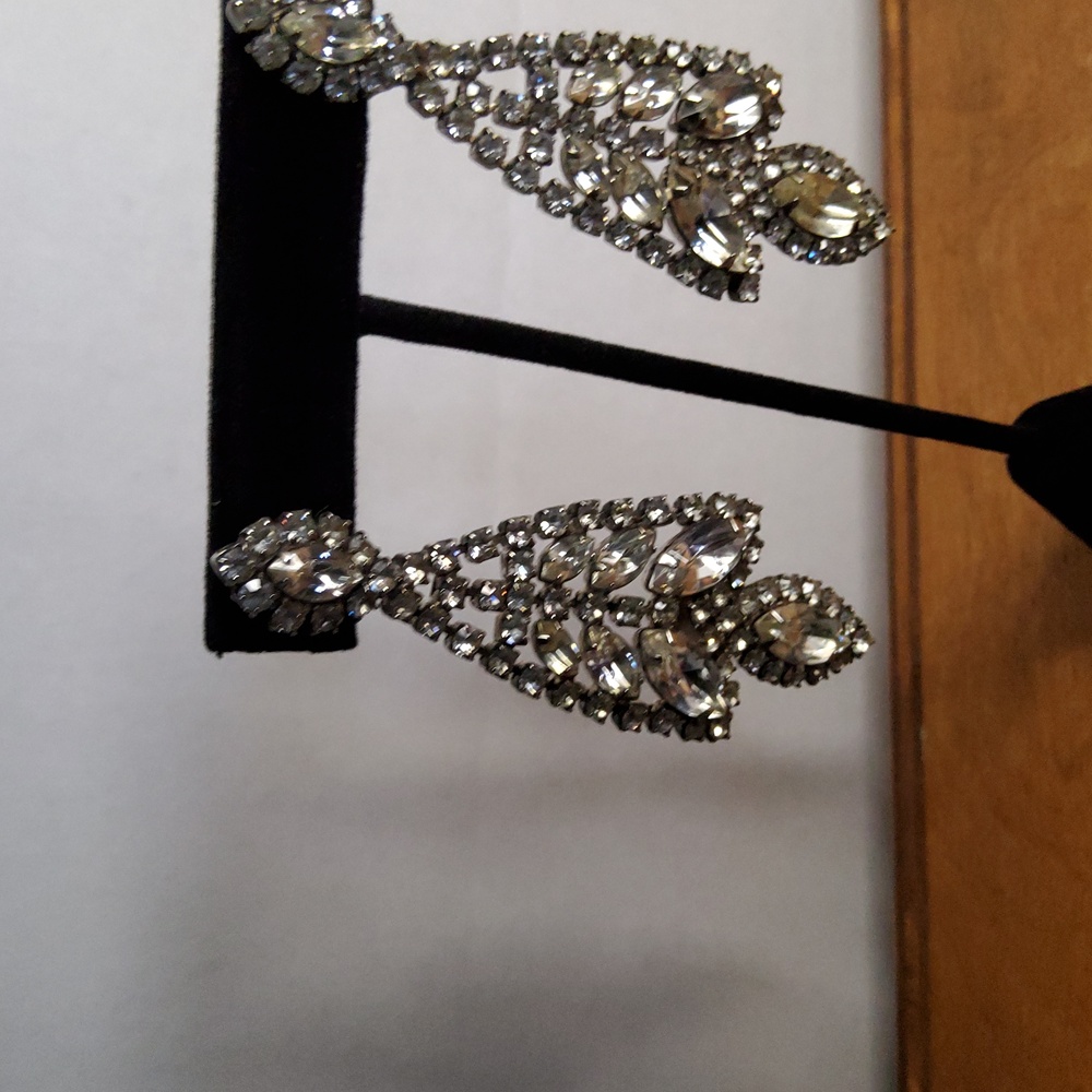 Dramatic Dangle Rhinestone Drop Earrings. - Picture 3 of 5